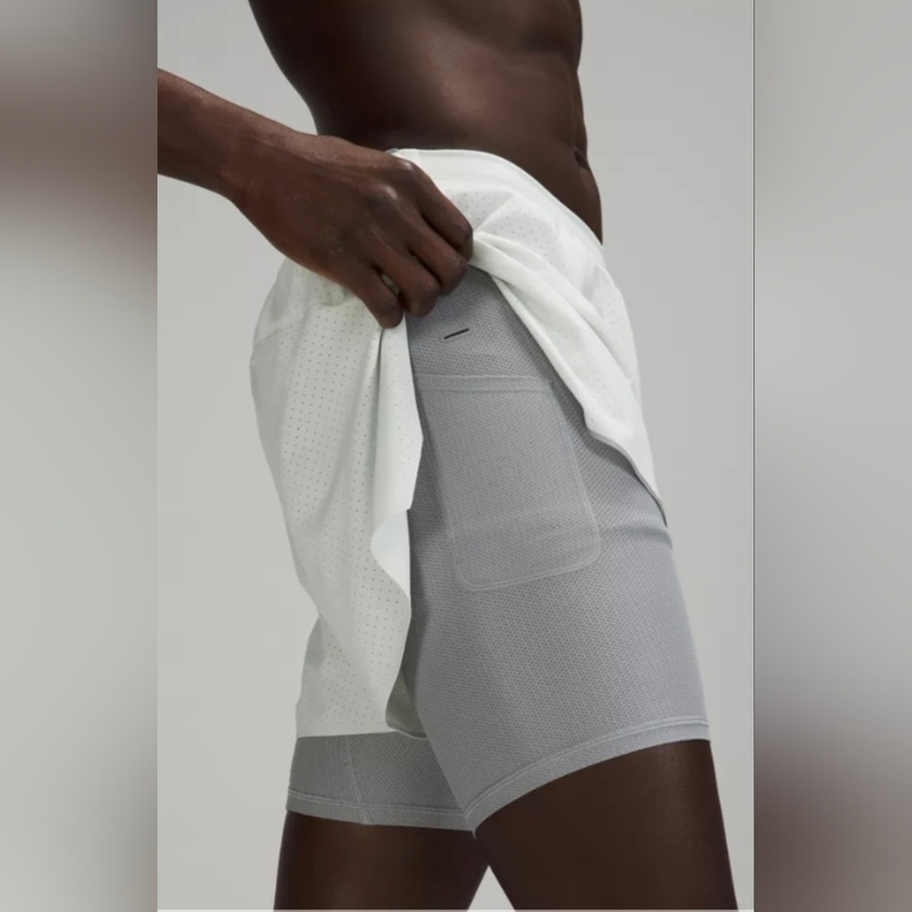Lululemon Athletica Men's Lightweight Lined Running Short 4" - Picture 7 of 7
